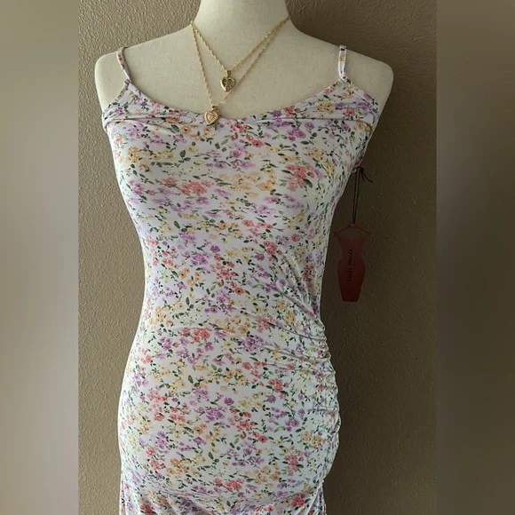 Summer Floral Maxi Dress With Slit and Ruched detail - Picture 5 of 6